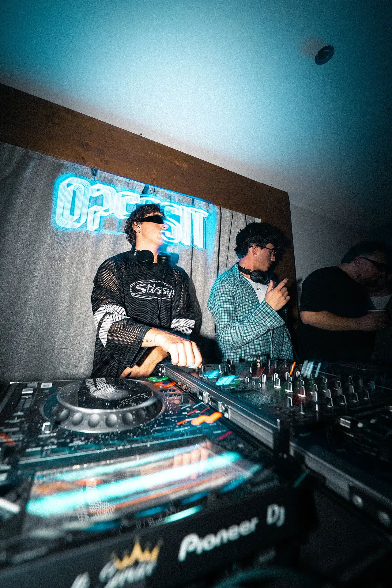DJ in consolle