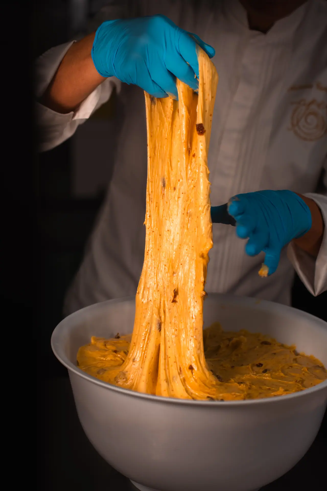 L’impasto del panettone che fila tra le mani