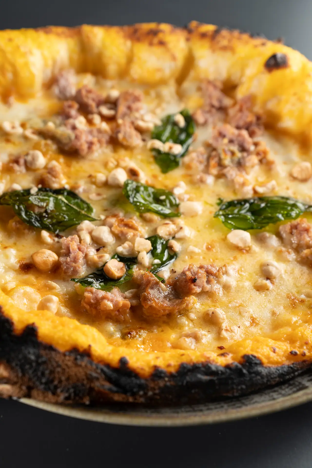 Pizza con crema di zucca vista dall’alto