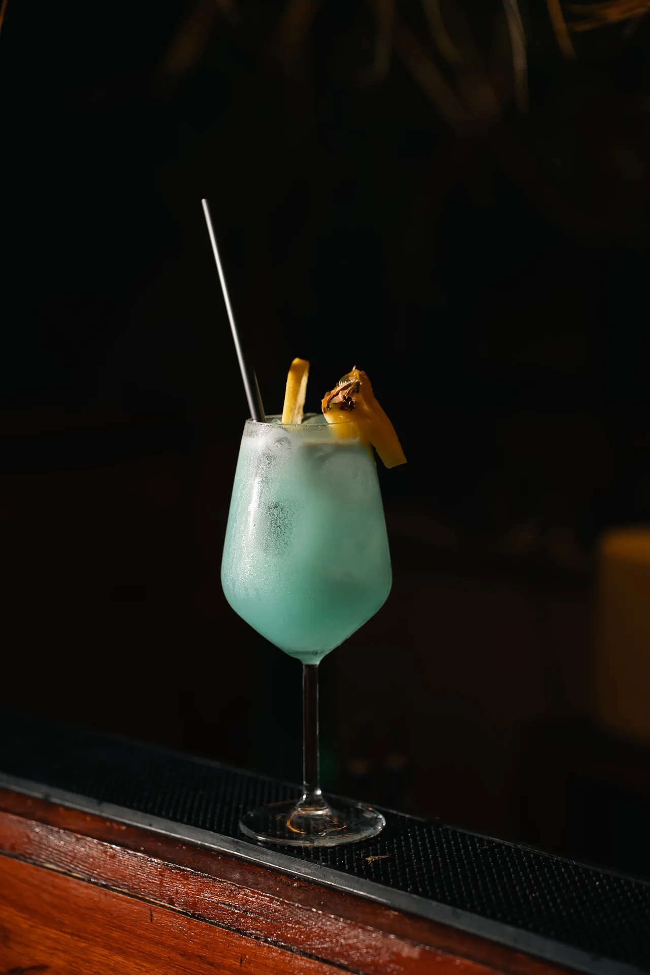 Cocktail azzurro al bancone