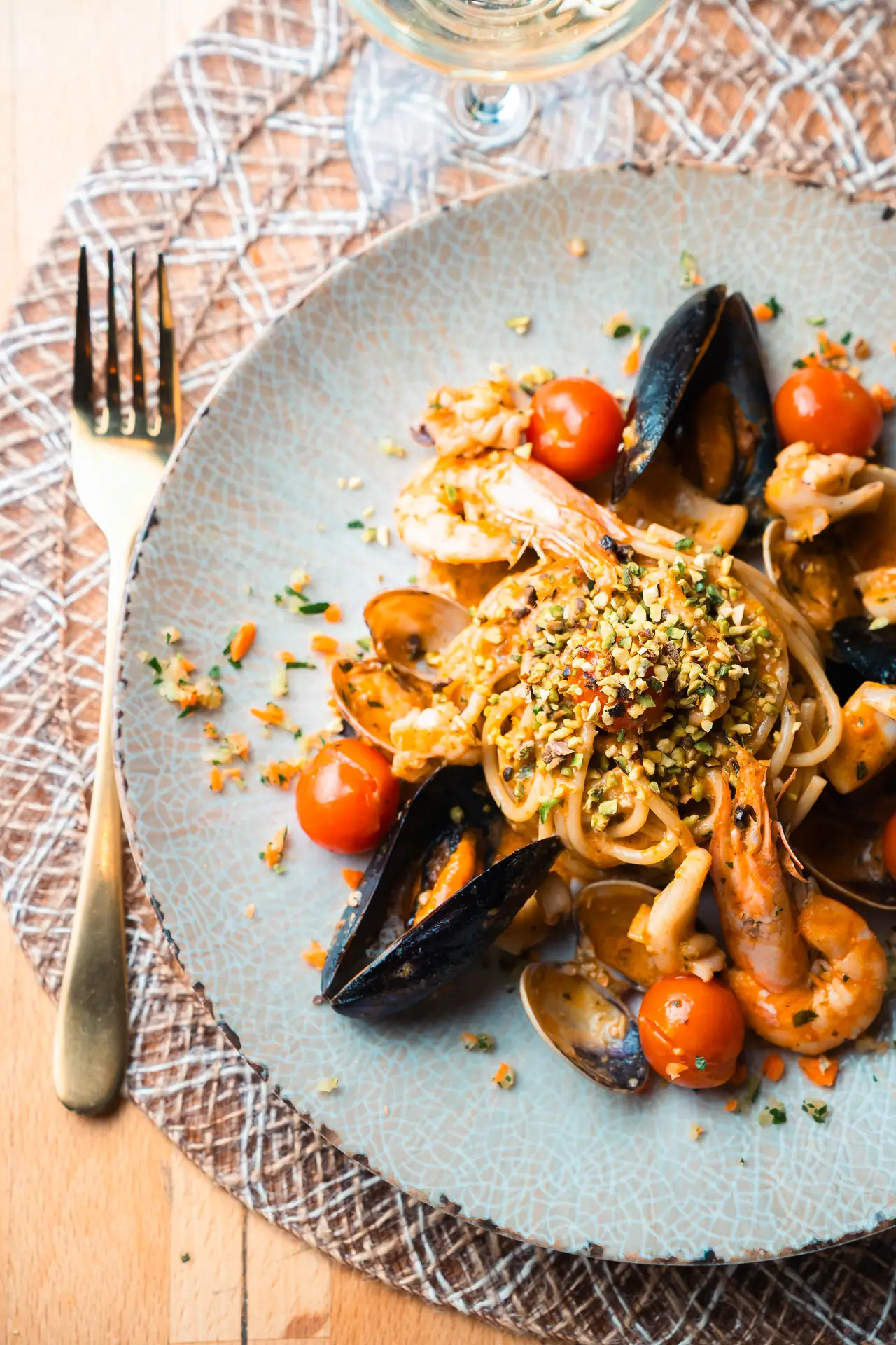 Spaghetti allo scoglio con cozze e pomodorini