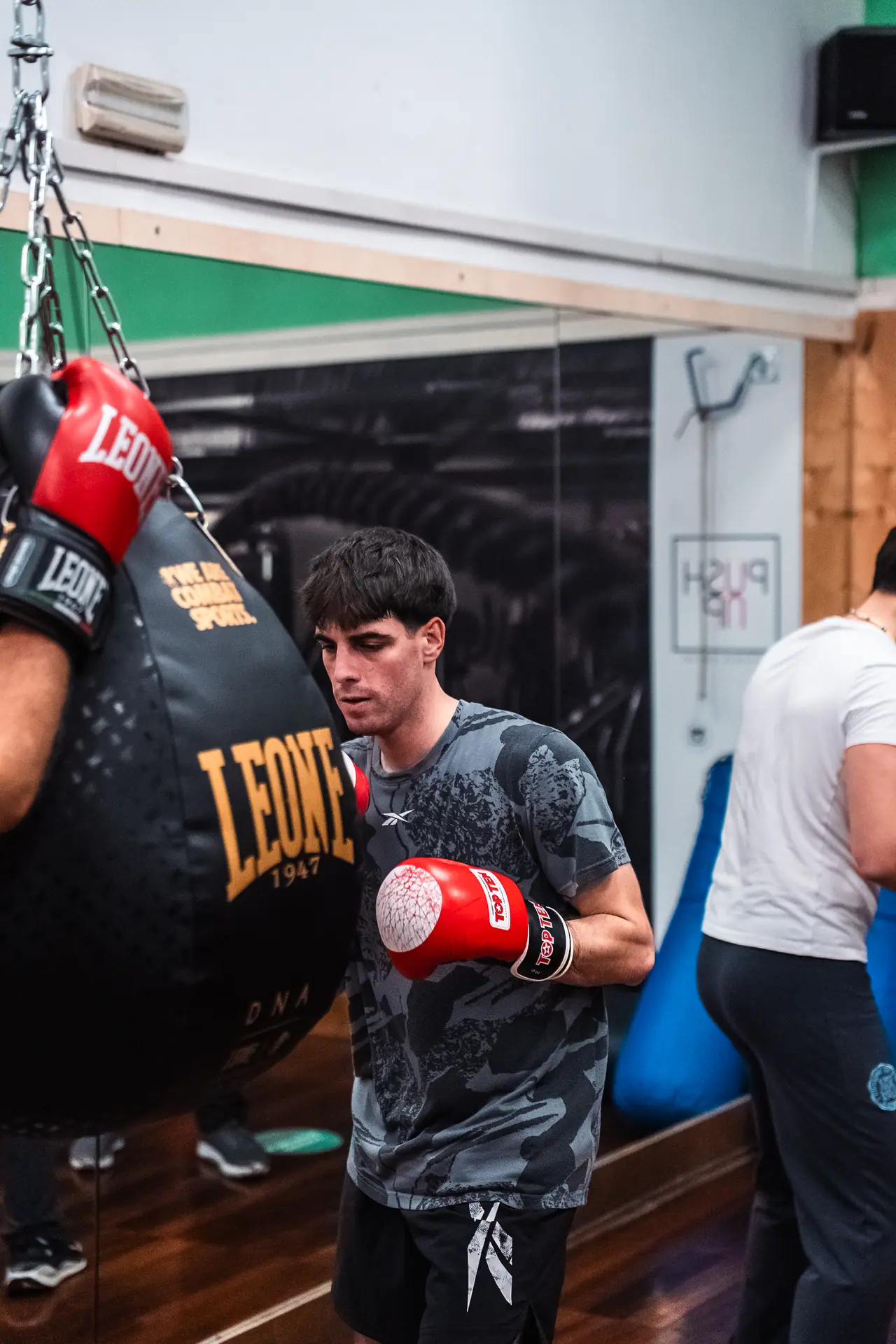 Allenamento di boxe al sacco