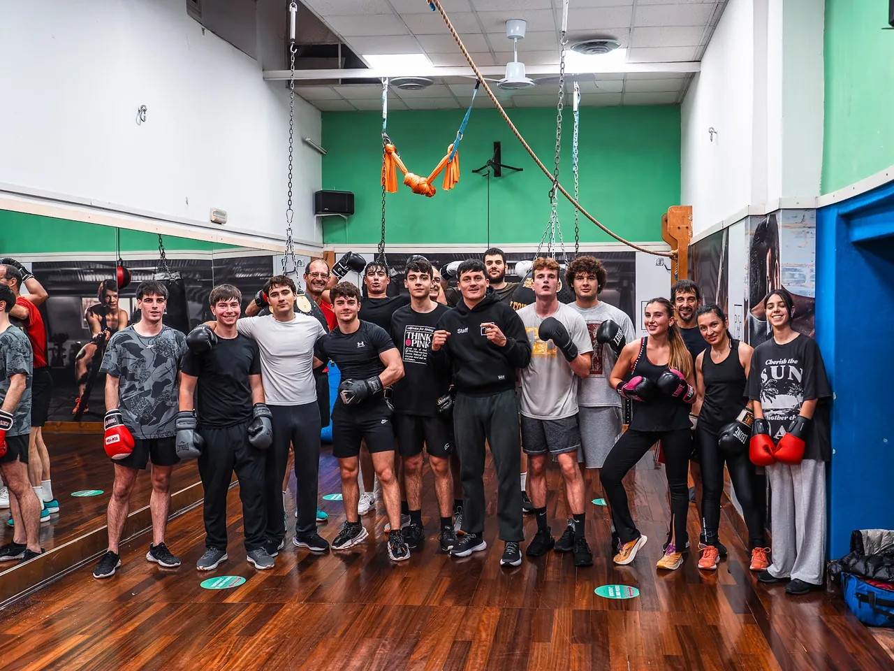 Foto di gruppo della lezione di boxe